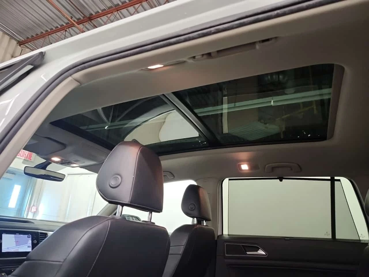 VW Atlas * HIGHLINE * ПАНОРАМА* ПОДГРЕВ* , снимка 14 - Автомобили и джипове - 54032218