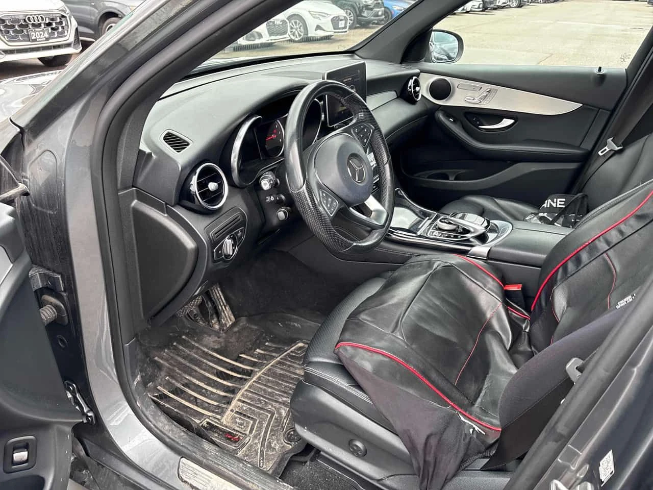 Mercedes-Benz GLC 300 4MATIC* DISTRONIC* PANO* ПОДГРЕВИ* + ГУМИ, снимка 5 - Автомобили и джипове - 54197880