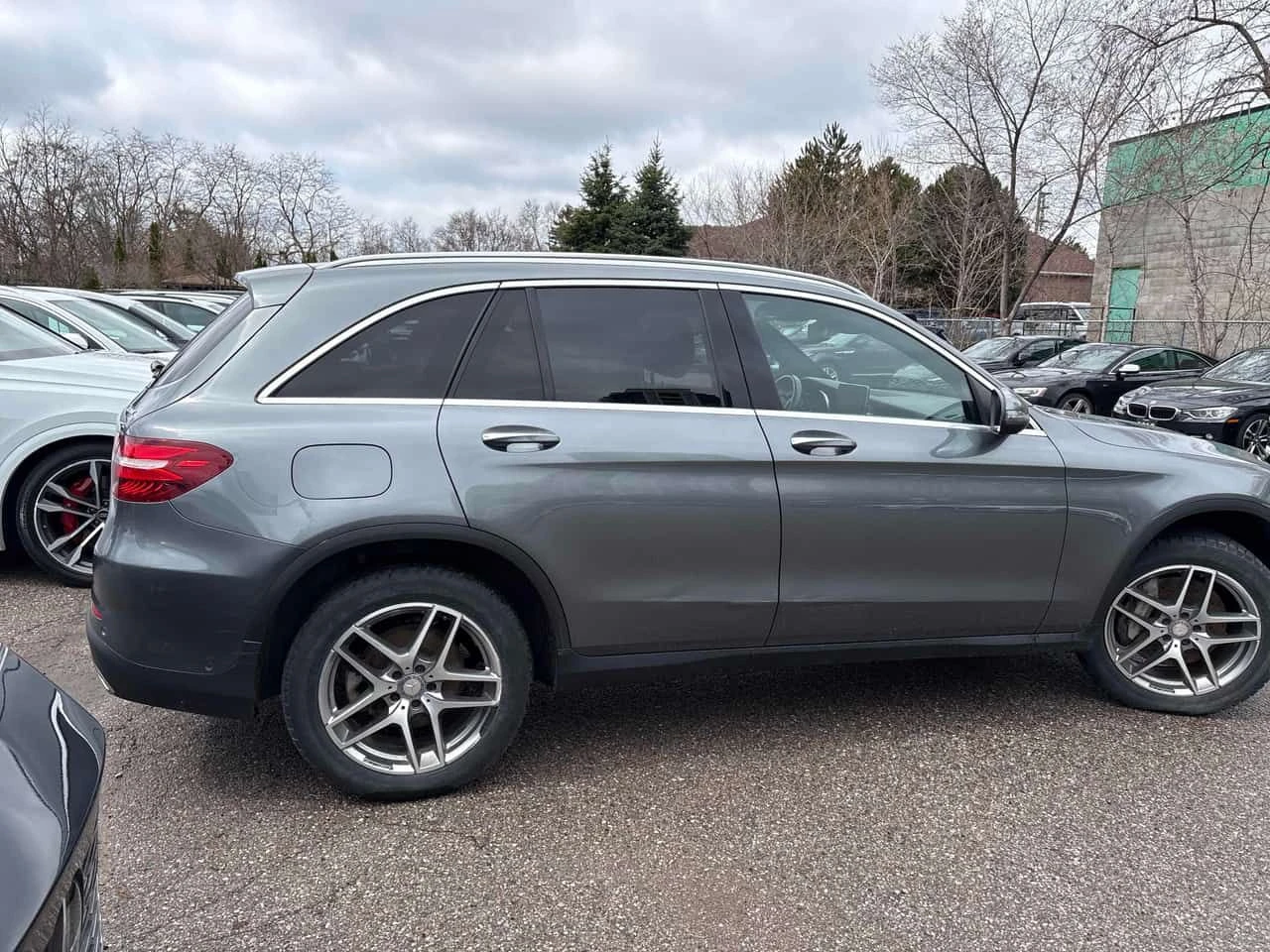 Mercedes-Benz GLC 300 4MATIC* DISTRONIC* PANO* ПОДГРЕВИ* + ГУМИ, снимка 3 - Автомобили и джипове - 54197880
