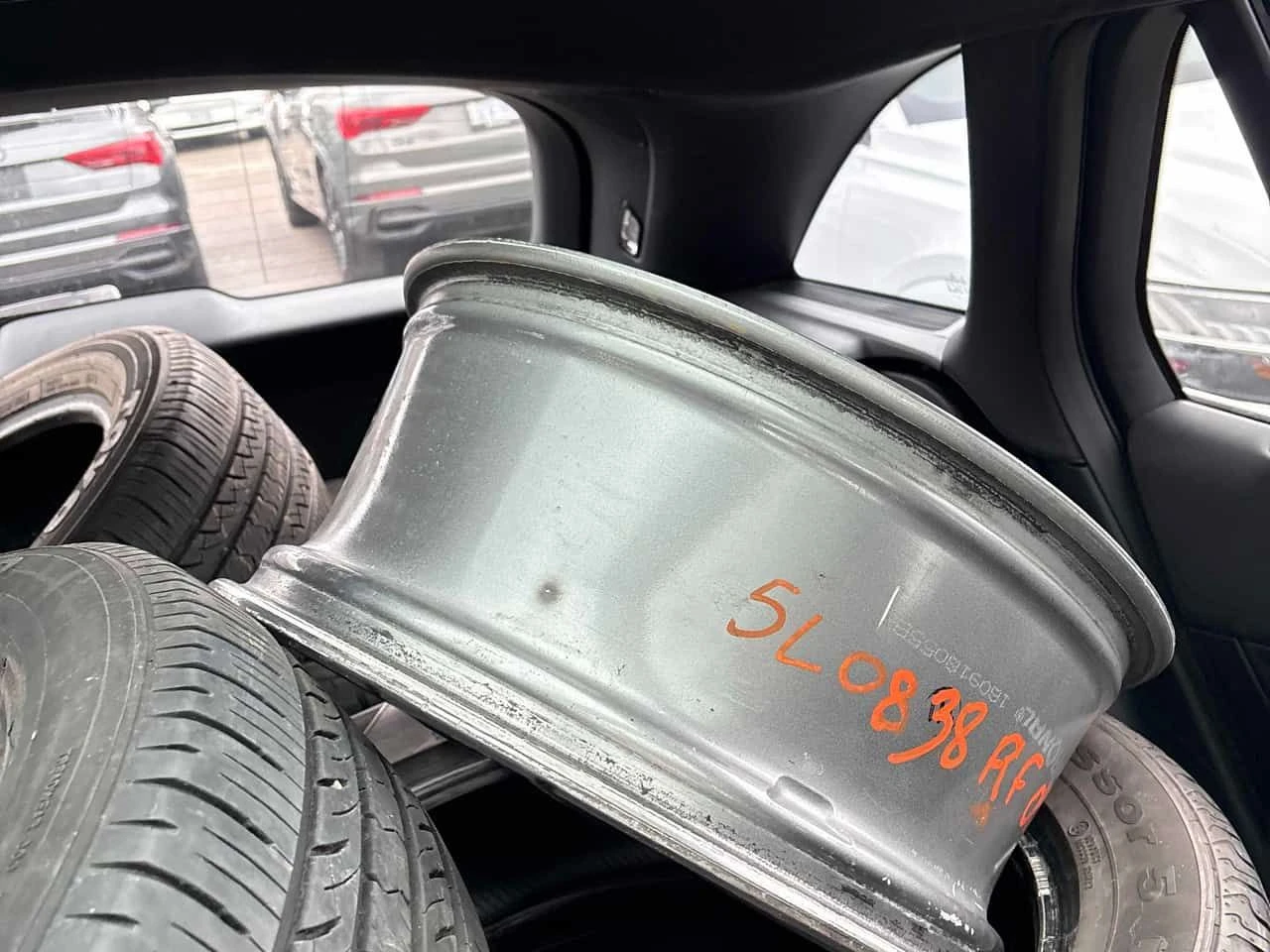 Mercedes-Benz GLC 300 4MATIC* DISTRONIC* PANO* ПОДГРЕВИ* + ГУМИ, снимка 12 - Автомобили и джипове - 54197880