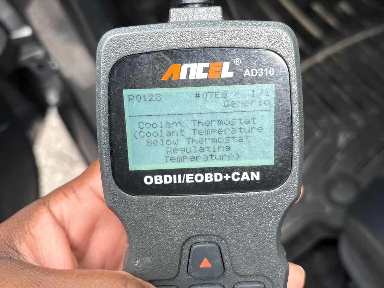 Mercedes-Benz GLC 300 4MATIC* DISTRONIC* PANO* ПОДГРЕВИ* + ГУМИ, снимка 11 - Автомобили и джипове - 54197880