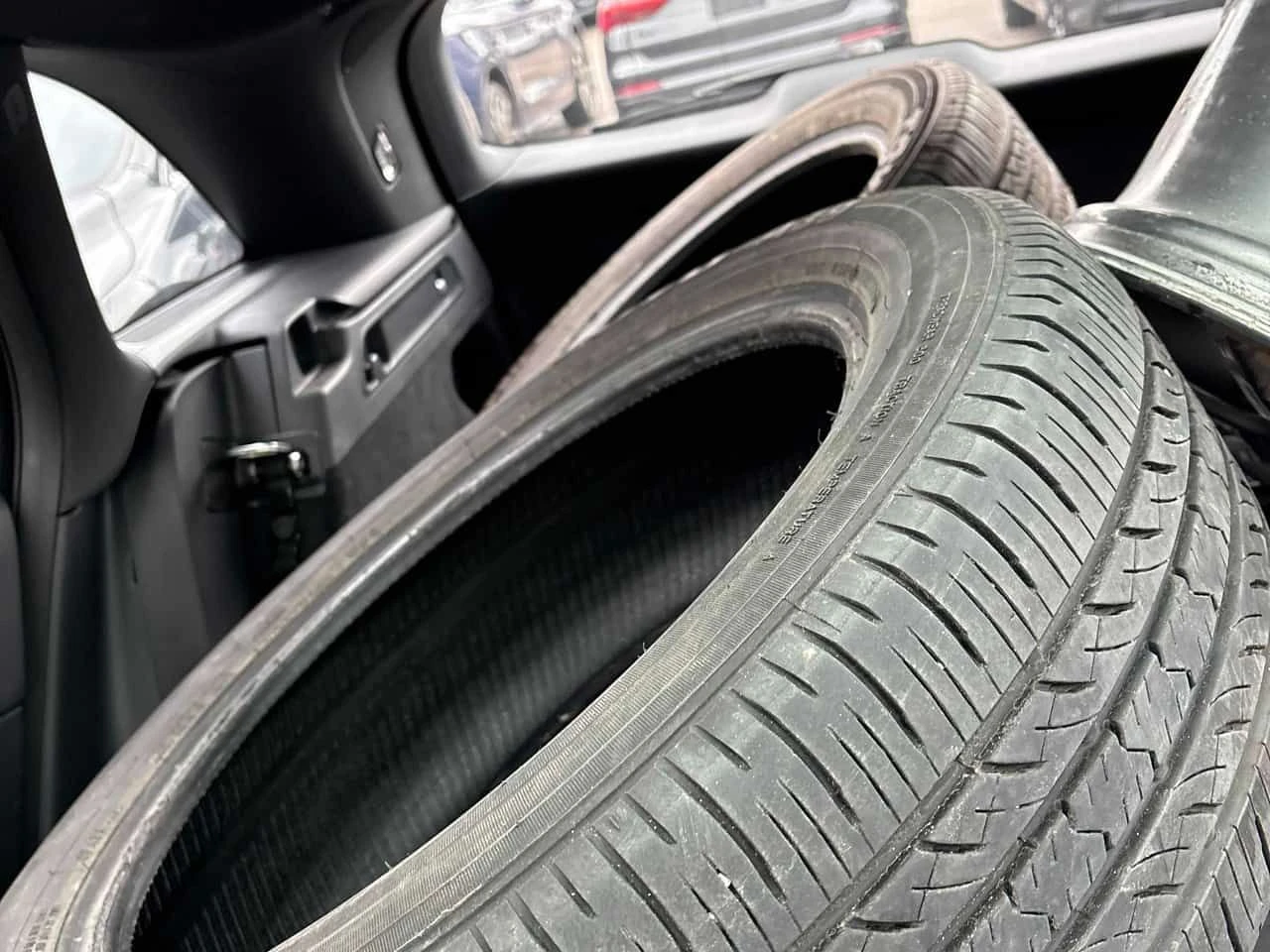 Mercedes-Benz GLC 300 4MATIC* DISTRONIC* PANO* ПОДГРЕВИ* + ГУМИ, снимка 10 - Автомобили и джипове - 54197880