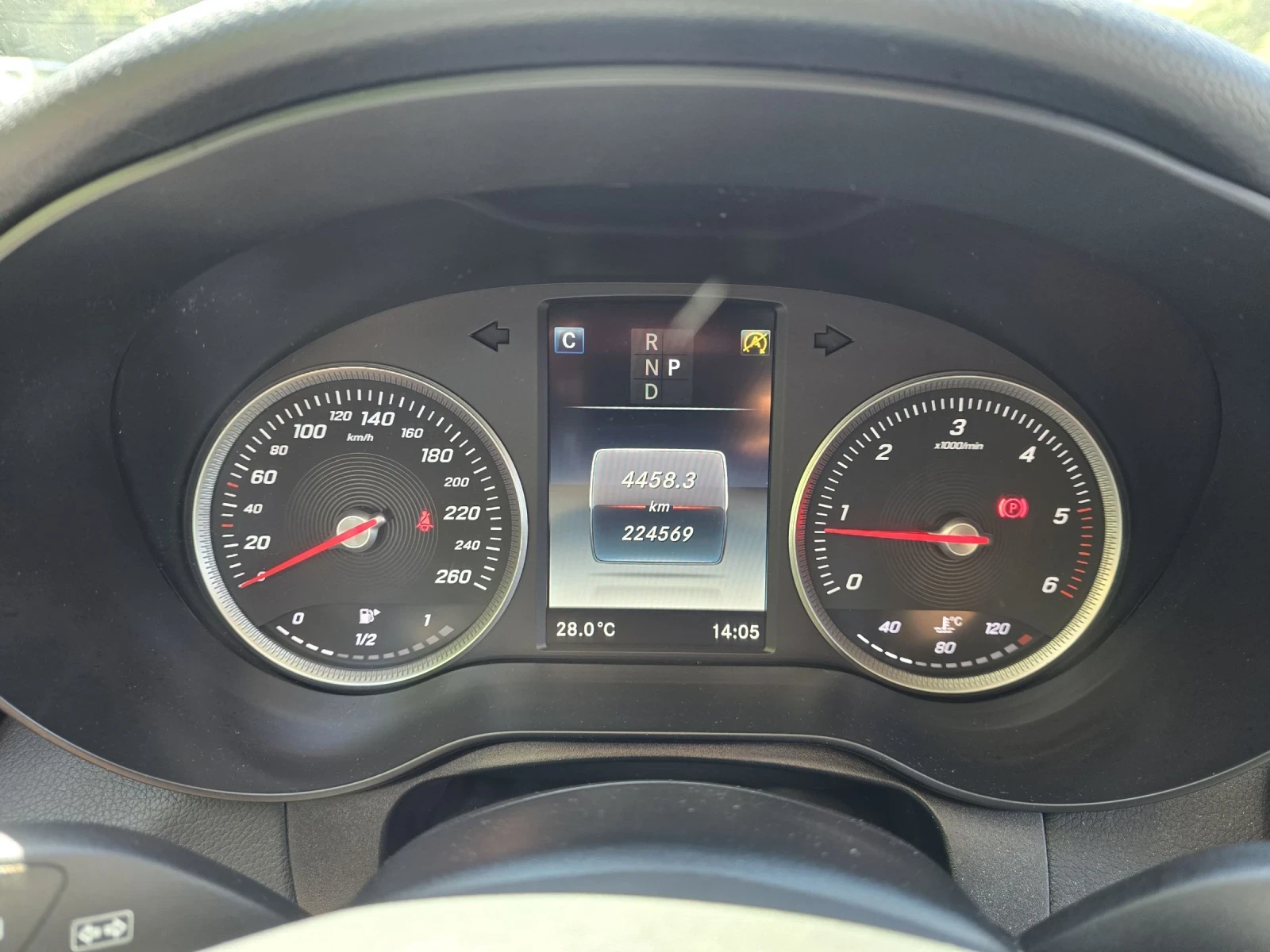 Mercedes-Benz GLC 250 D 4MATIC Burmester 360  Sport , снимка 17 - Автомобили и джипове - 54932859