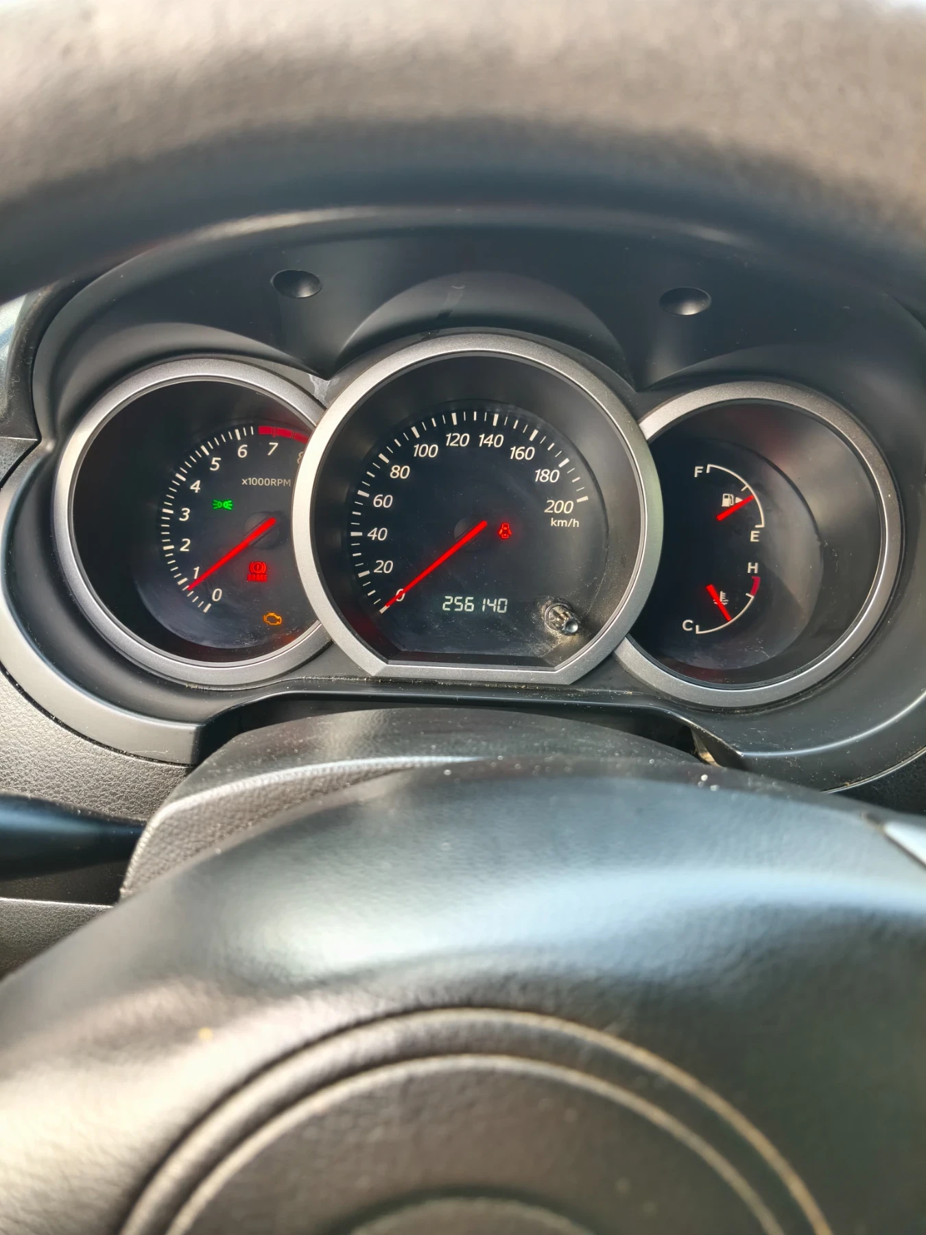 Suzuki Grand vitara, снимка 8 - Автомобили и джипове - 55343456