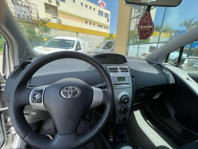 Toyota Yaris, снимка 6 - Автомобили и джипове - 46310755
