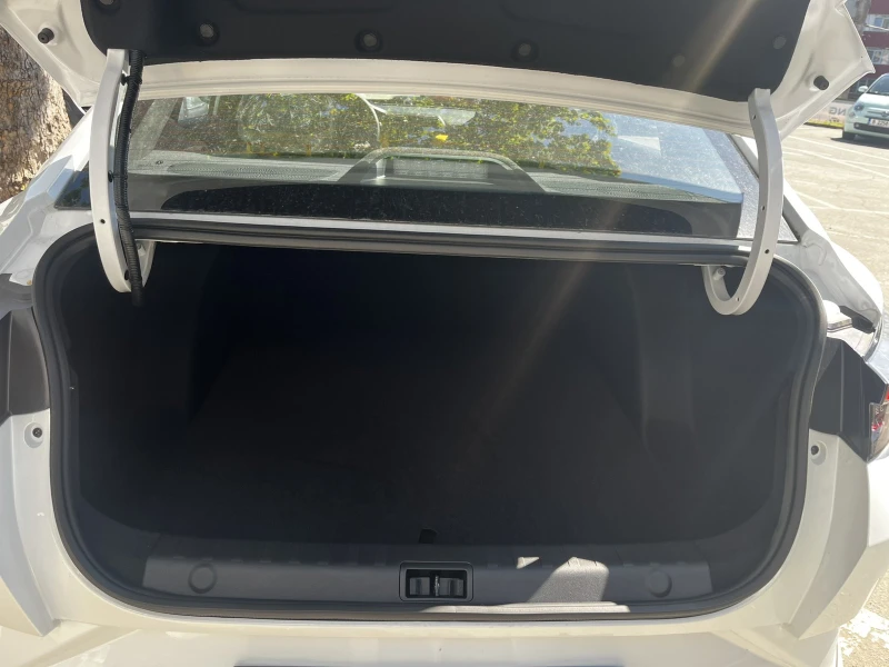 DONGFENG Shine E3 1.5i Автомат, снимка 9 - Автомобили и джипове - 50298335