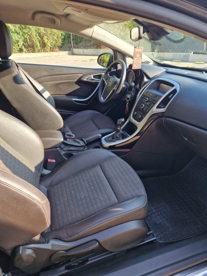 Opel Astra 1.7 GTC, снимка 8 - Автомобили и джипове - 52357676