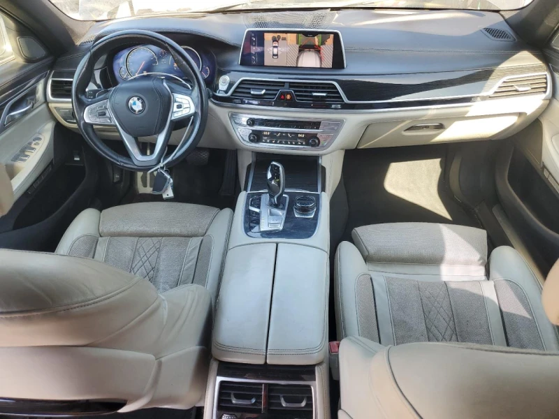 BMW 750 * Камера* Подгрев* Бяла Кожа* Перфектна* , снимка 8 - Автомобили и джипове - 52554609