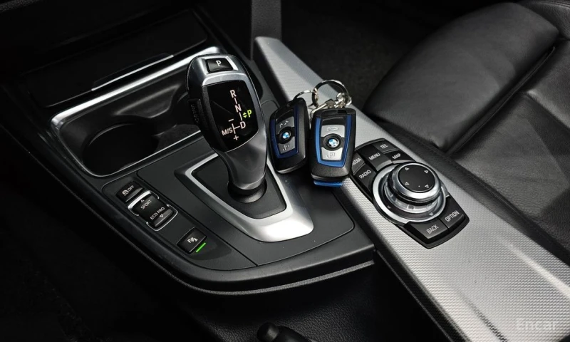 BMW 320, снимка 9 - Автомобили и джипове - 52875219