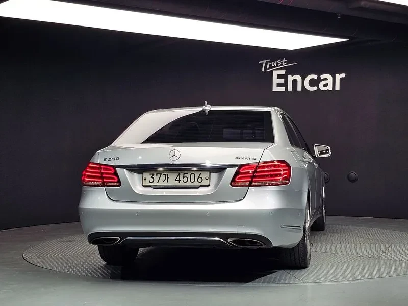 Mercedes-Benz E 220 CDI Avantgarde - САМО 30% АВАНС!, снимка 4 - Автомобили и джипове - 55441739