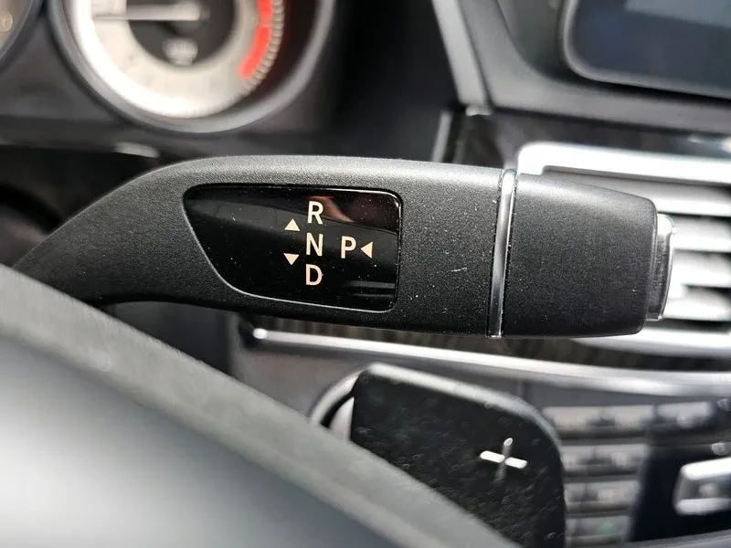 Mercedes-Benz E 220 CDI Avantgarde - САМО 30% АВАНС!, снимка 9 - Автомобили и джипове - 55441739