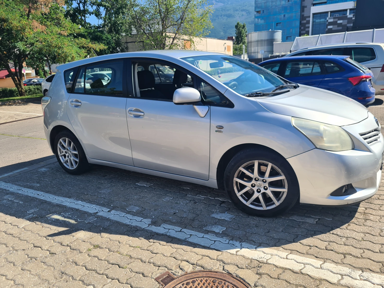 Toyota Verso 2, 2 D-CAT, 150к.с. Sport, 2010 - изображение 2