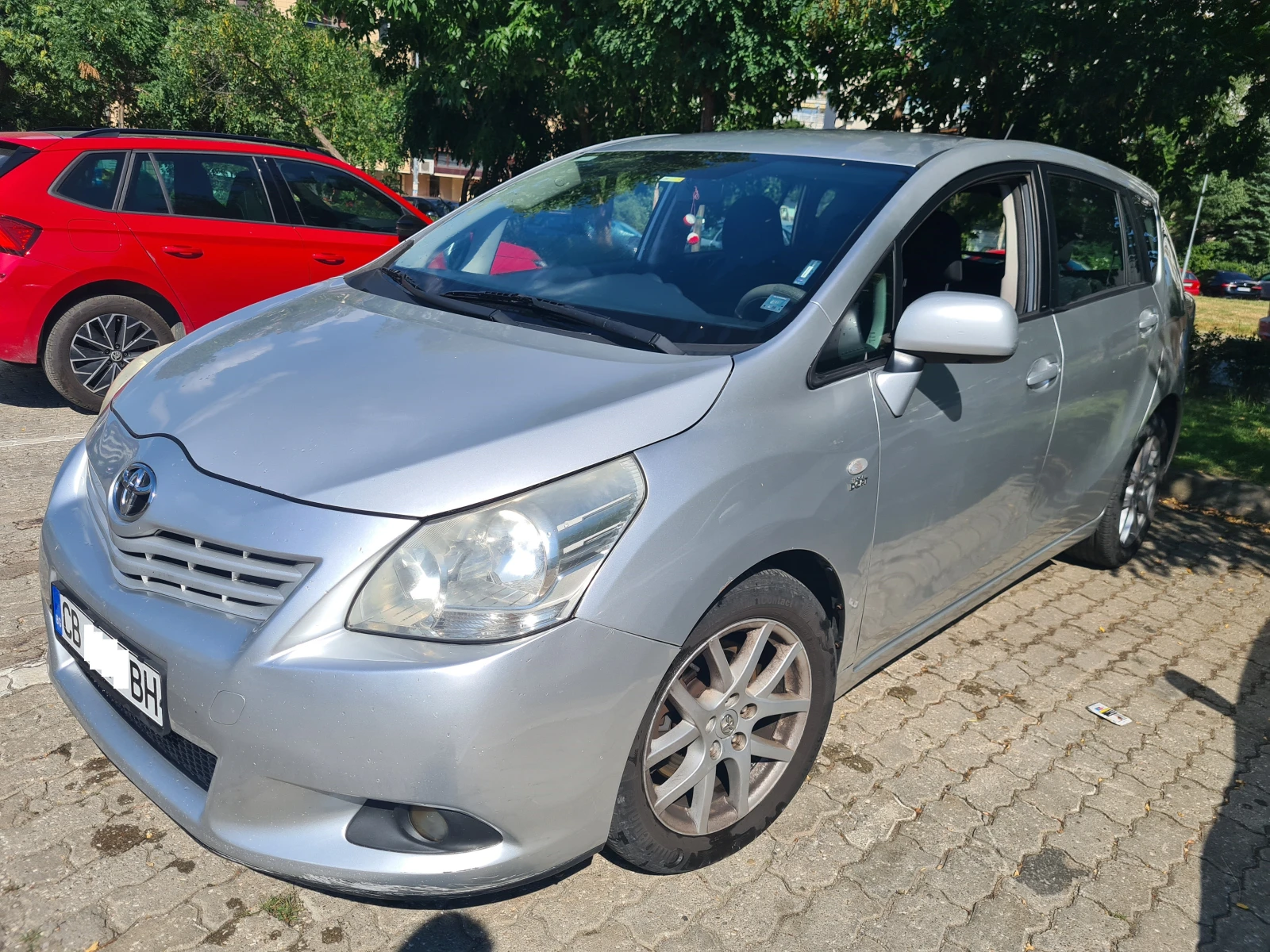 Toyota Verso 2, 2 D-CAT, 150к.с. Sport, 2010 - изображение 2