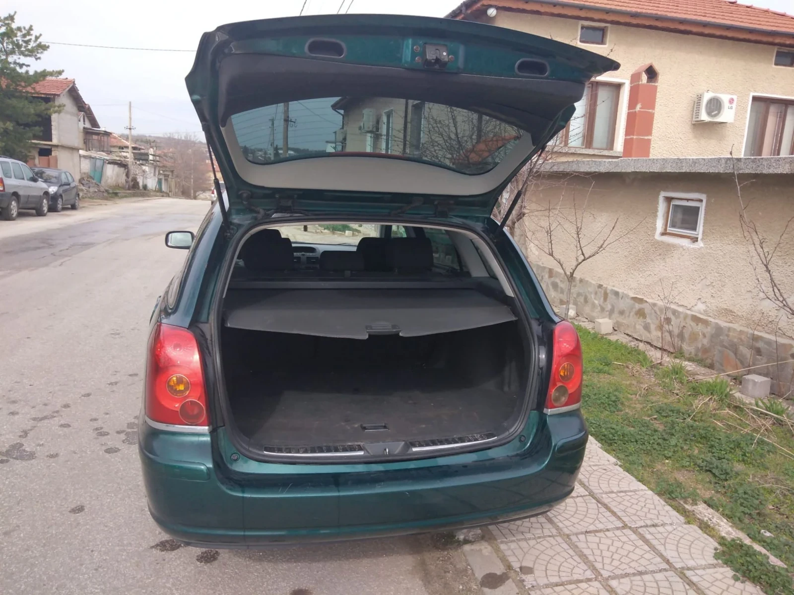Toyota Avensis 1.8i  129 КОНЯ , МНОГО ДОБРО СЪСТОЯНИЕ - изображение 5