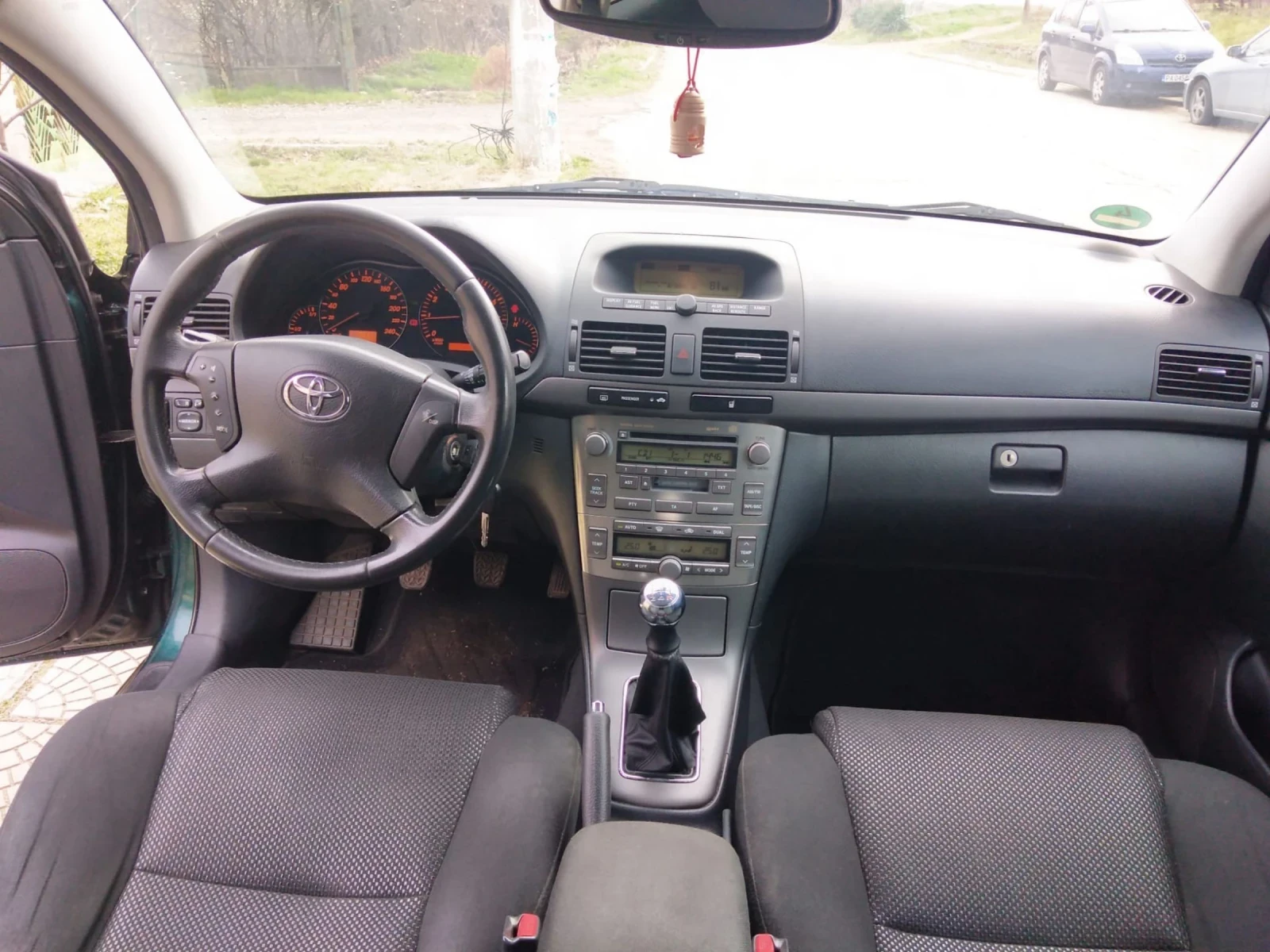 Toyota Avensis 1.8i  129 КОНЯ , МНОГО ДОБРО СЪСТОЯНИЕ - изображение 10