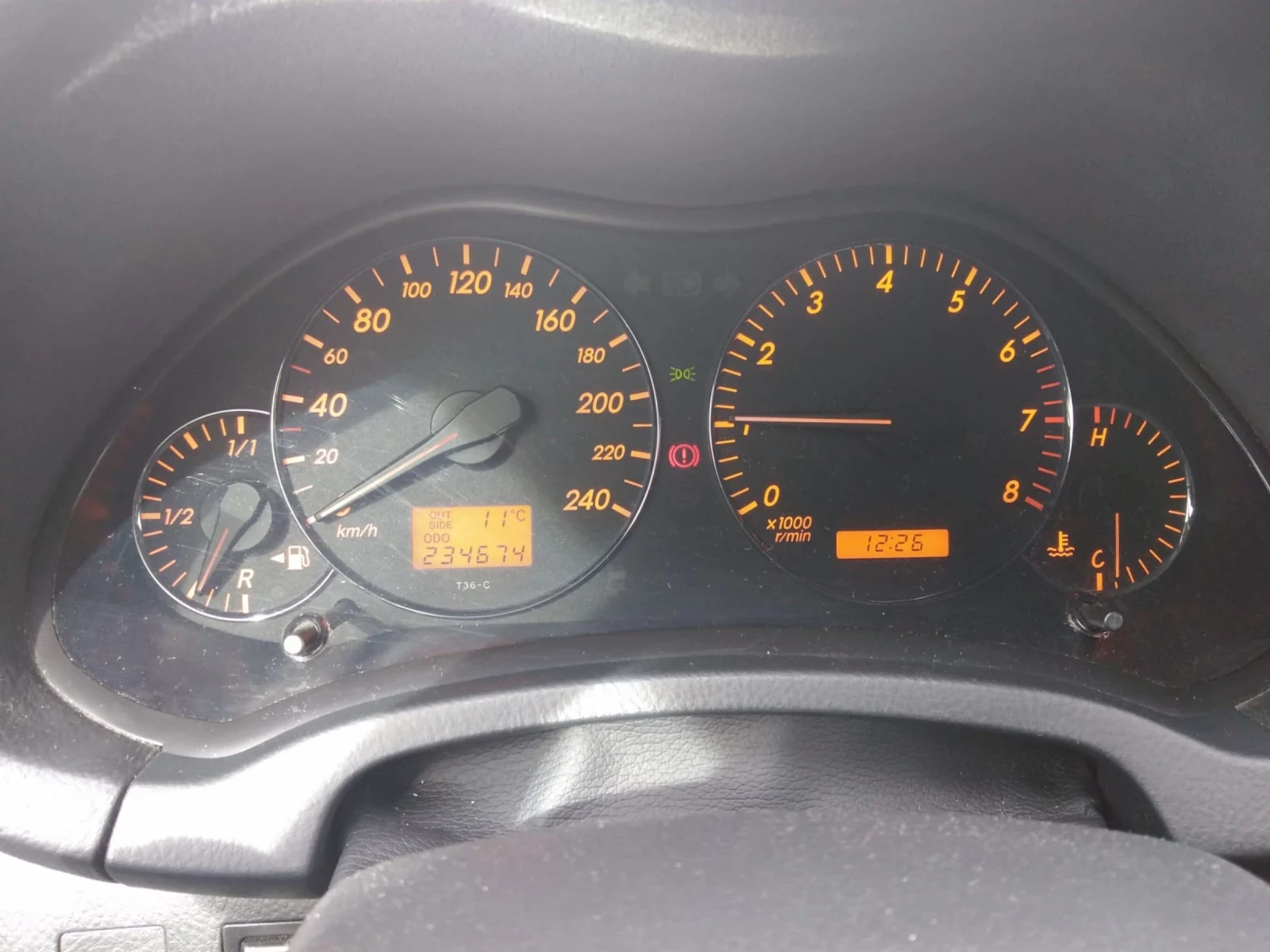Toyota Avensis 1.8i  129 КОНЯ , МНОГО ДОБРО СЪСТОЯНИЕ - изображение 9