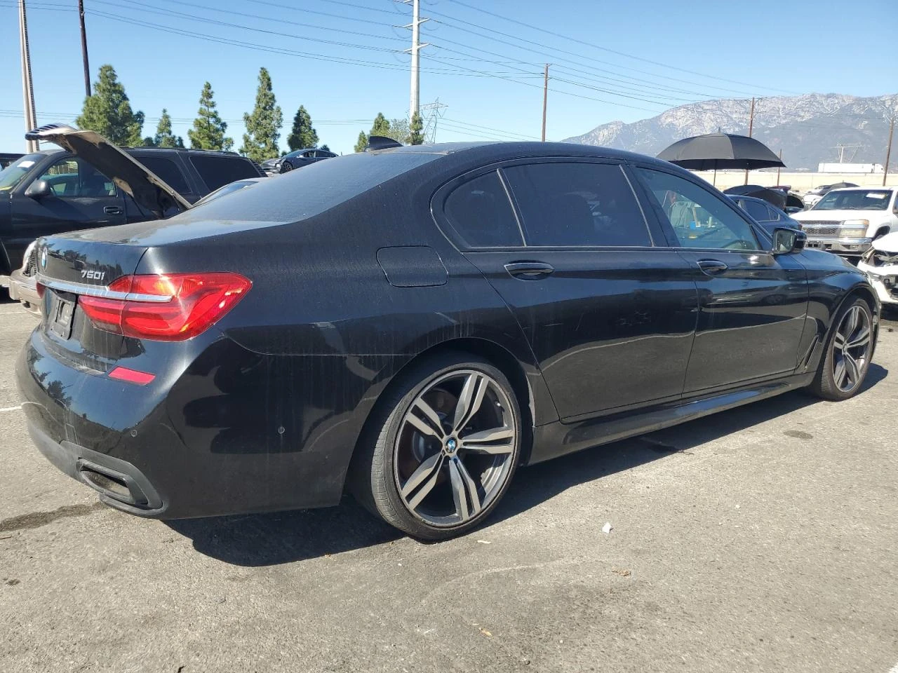 BMW 750 * Камера* Подгрев* Бяла Кожа* Перфектна*  - изображение 3