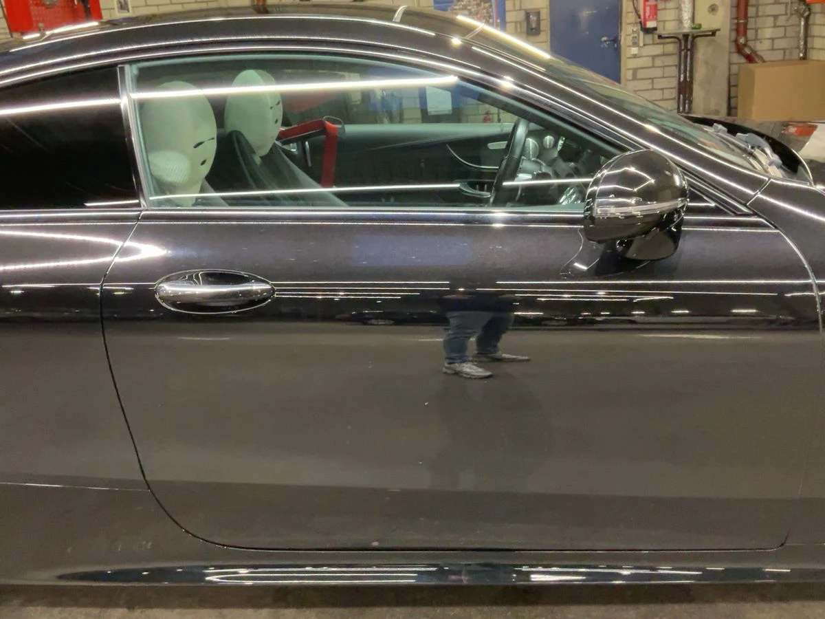 Mercedes-Benz E 300 Mild-Hybrid AMG Line - изображение 4