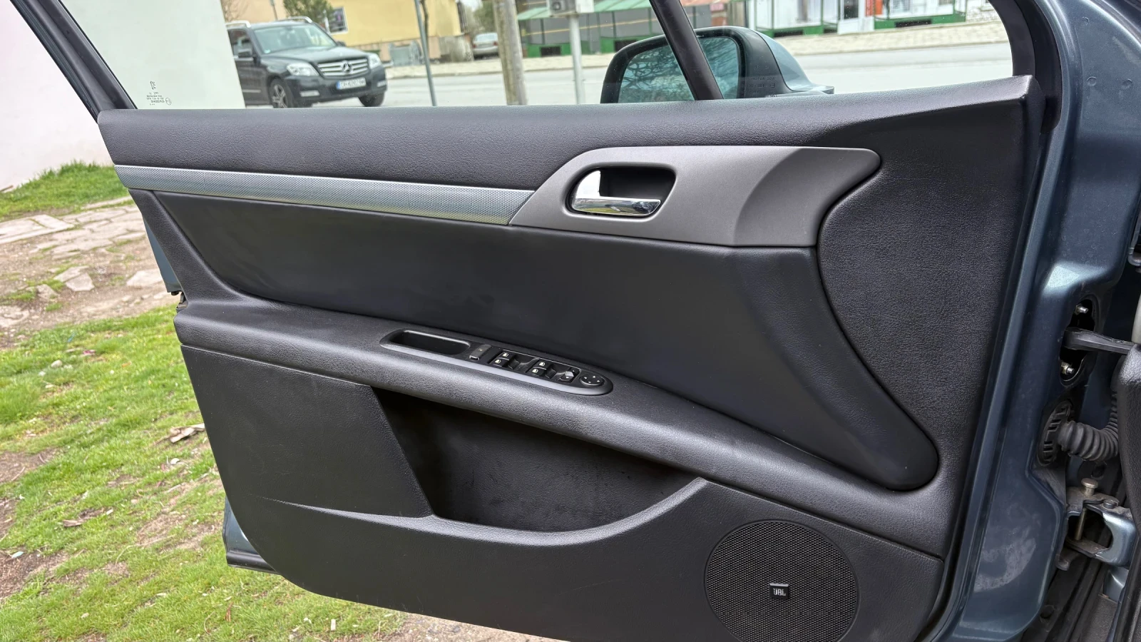 Peugeot 407 Доста запазен автомобил комфортен и удобен , снимка 6 - Автомобили и джипове - 54032496