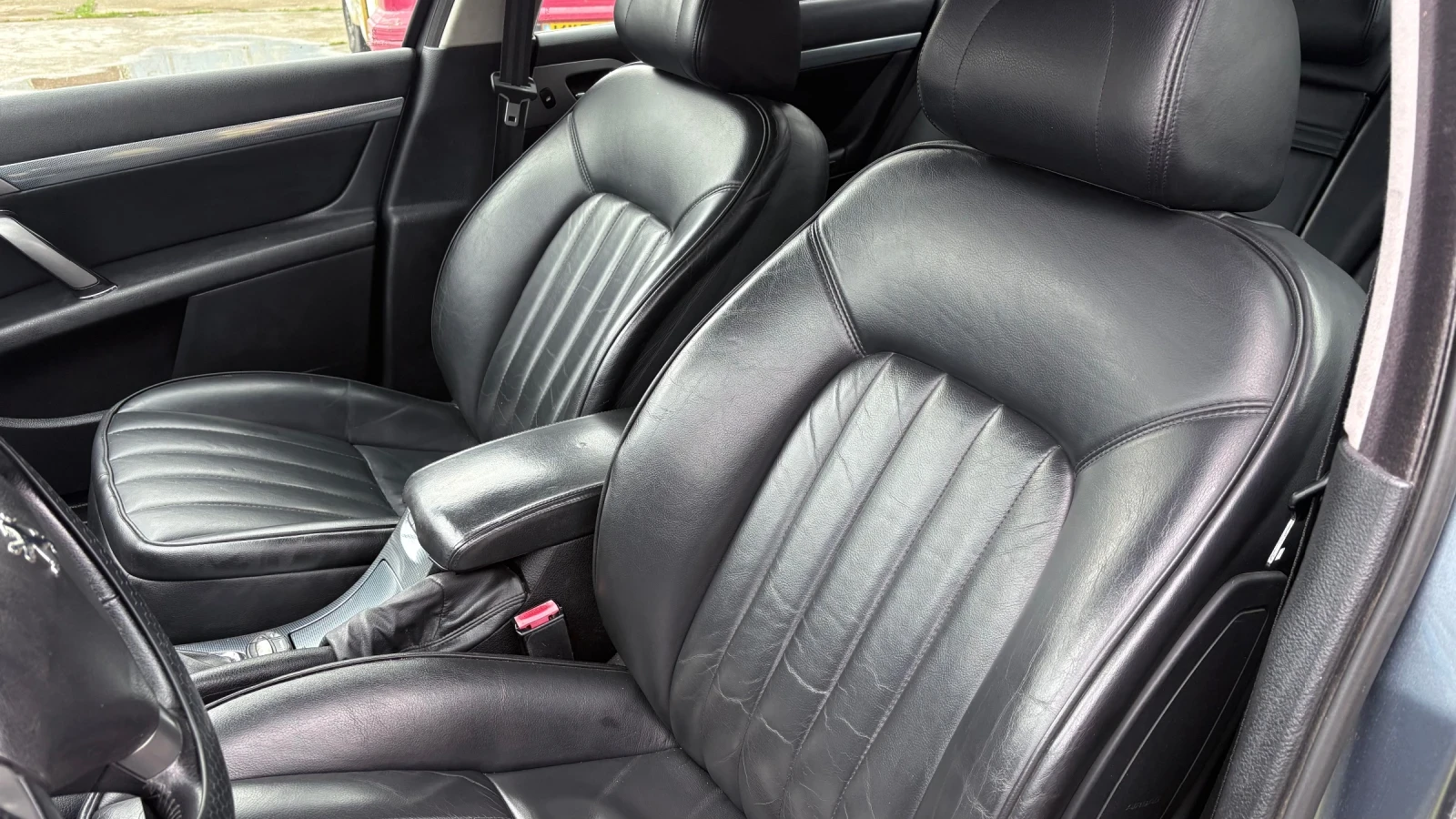 Peugeot 407 Доста запазен автомобил комфортен и удобен , снимка 3 - Автомобили и джипове - 54032496