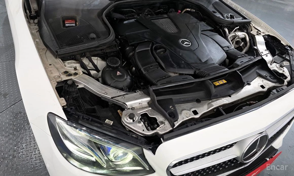 Mercedes-Benz E 400 4MATIC* BURMESTER* ШИБИДАХ* КАМЕРИ* 360* , снимка 14 - Автомобили и джипове - 54182867