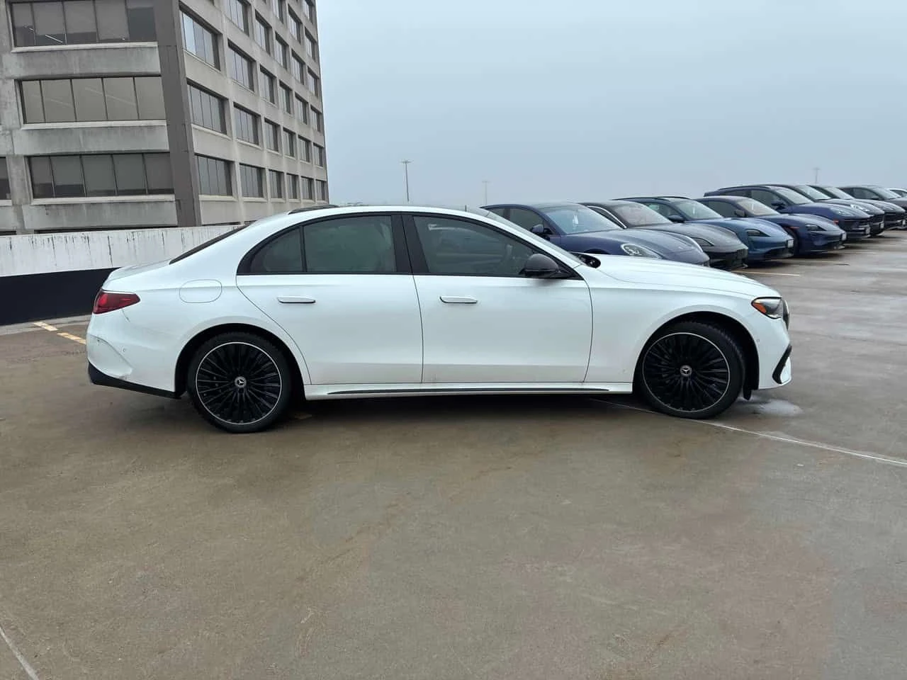 Mercedes-Benz E 350 * CARFAX * BURMESTER * ОБДУХВАНЕ * 360, снимка 3 - Автомобили и джипове - 54216883