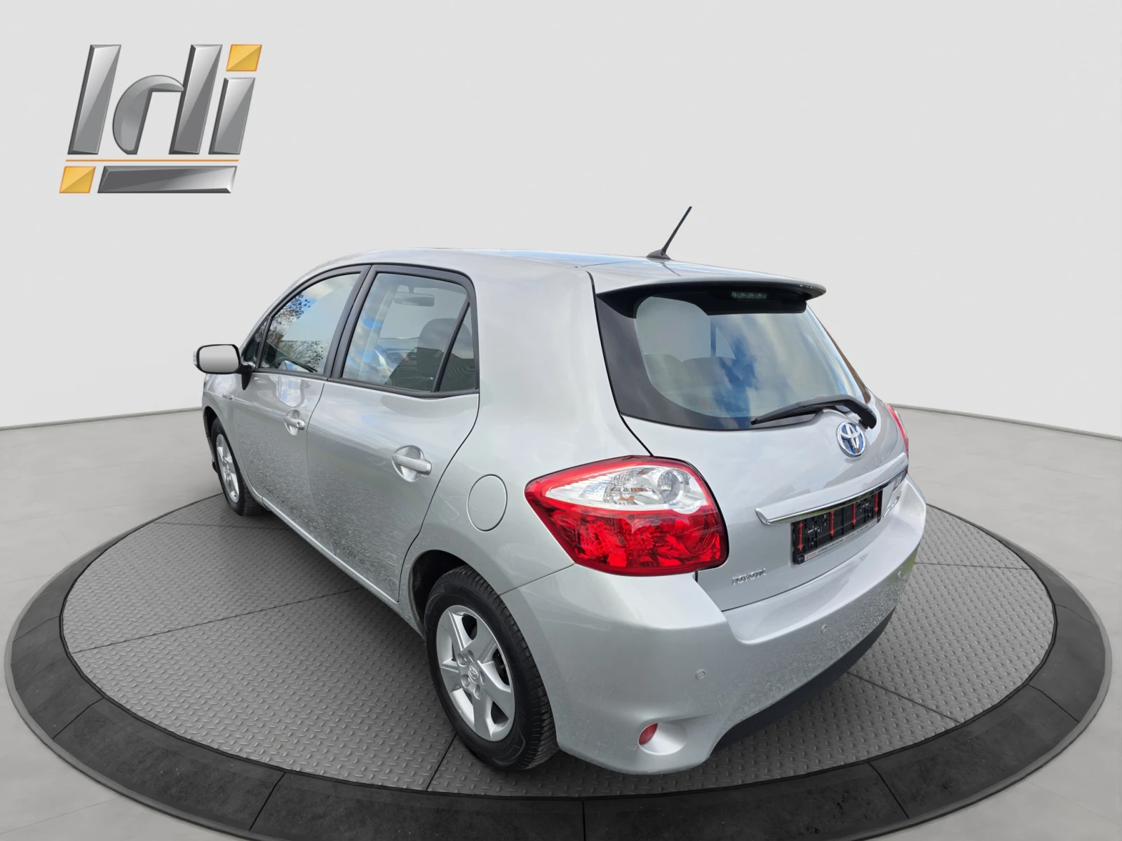 Toyota Auris 1.8 Hybrid 99hp, снимка 4 - Автомобили и джипове - 54817016