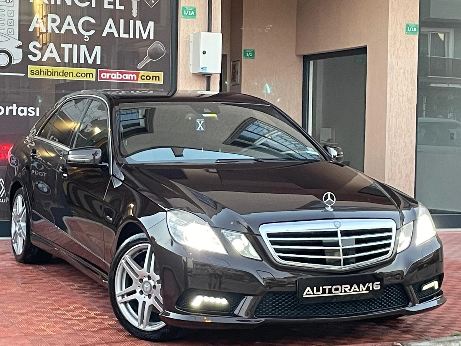 Mercedes-Benz E 350, снимка 2 - Автомобили и джипове - 54935548