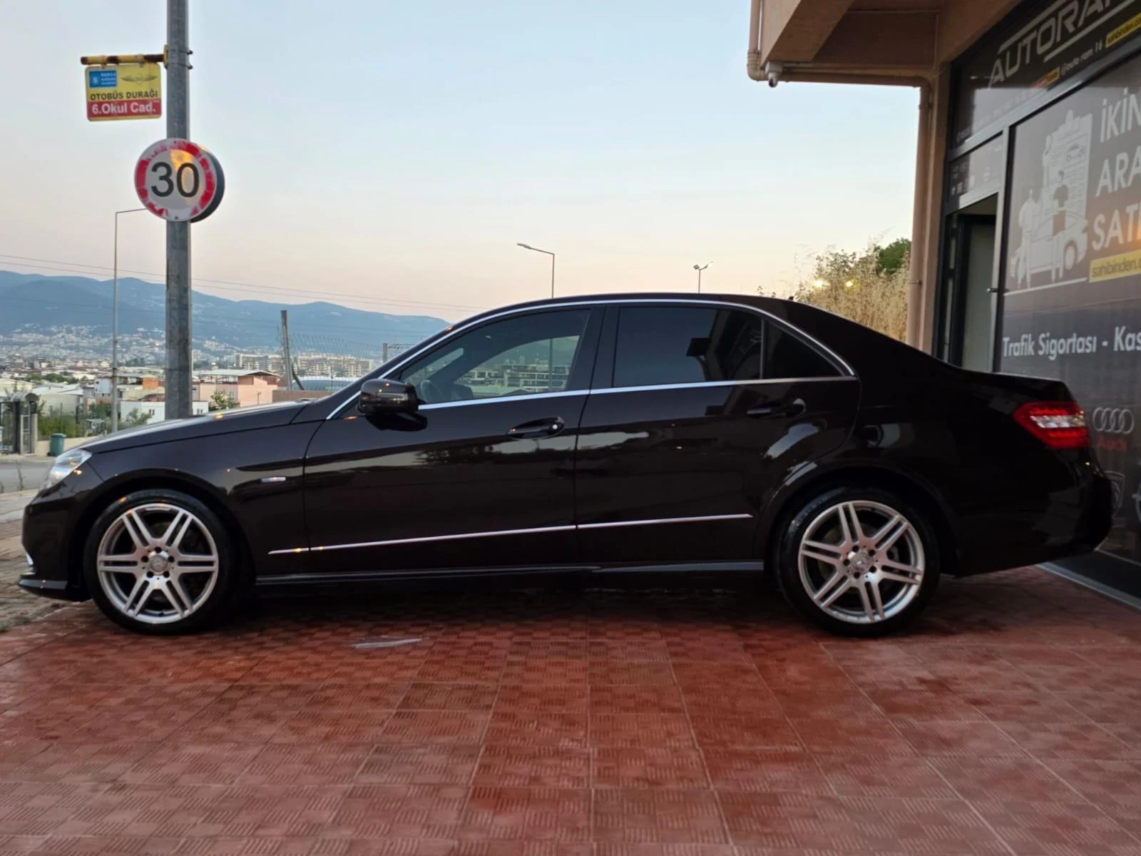 Mercedes-Benz E 350, снимка 17 - Автомобили и джипове - 54935548