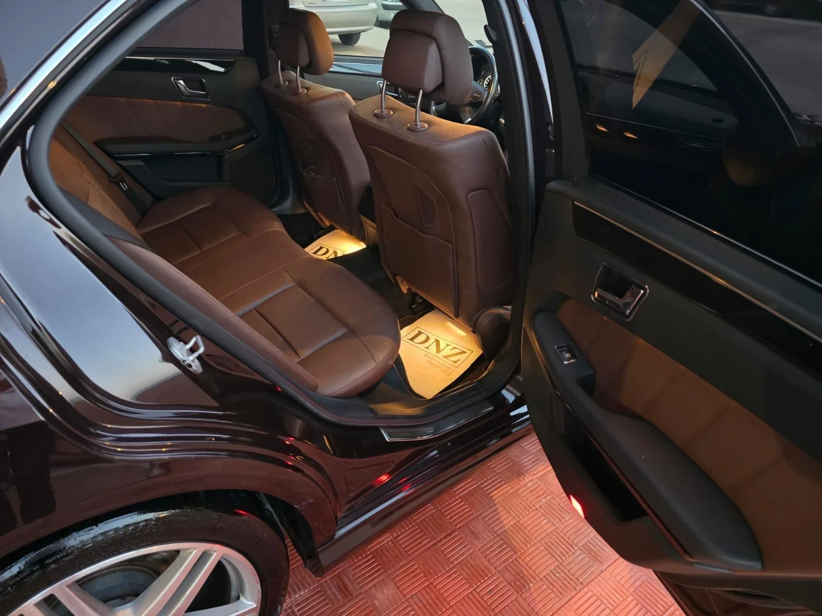 Mercedes-Benz E 350, снимка 10 - Автомобили и джипове - 54935548
