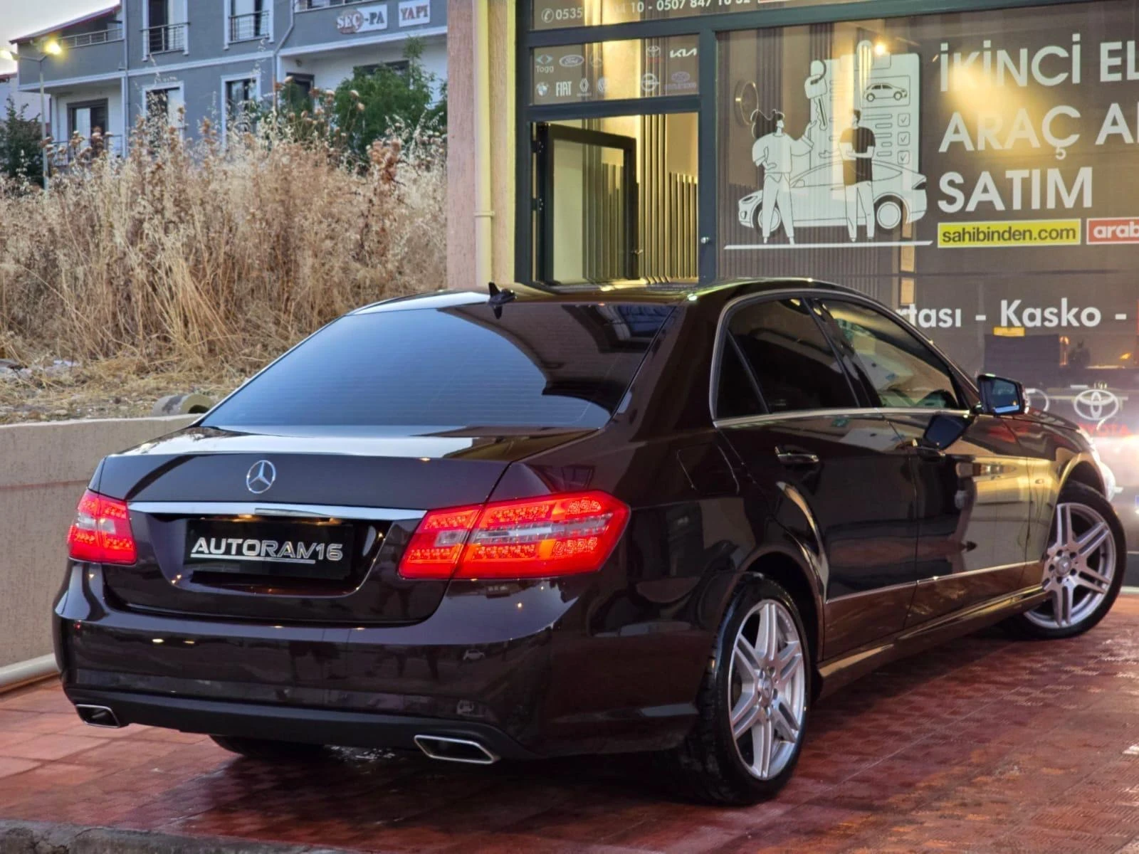 Mercedes-Benz E 350, снимка 11 - Автомобили и джипове - 54935548