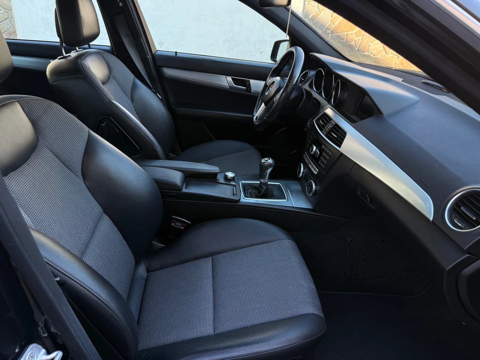 Mercedes-Benz C 220 220/Ръчка/Подгрев, снимка 10 - Автомобили и джипове - 55465968