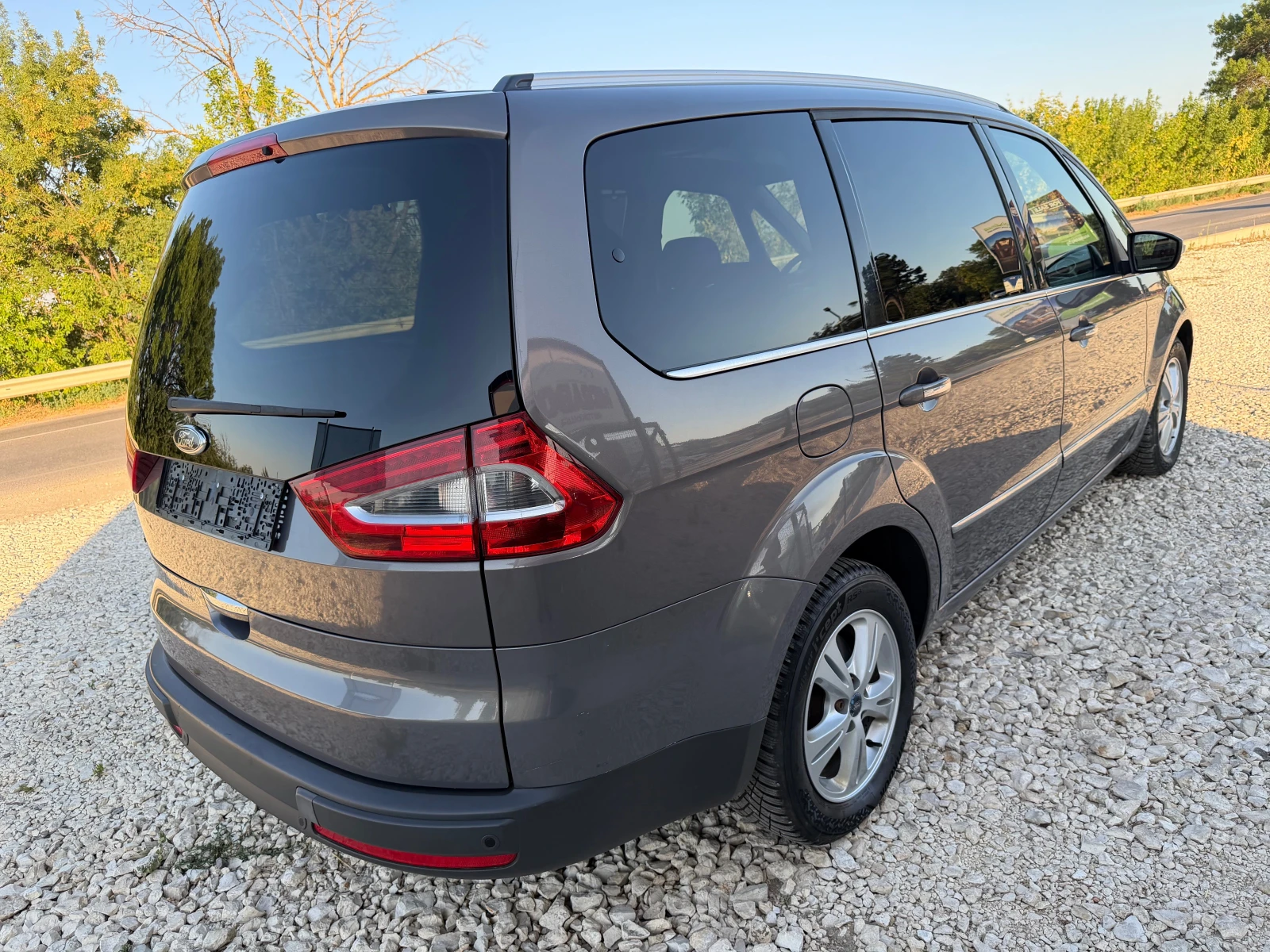 Ford Galaxy 2.0TDCi/140p.s-Avtomatic/Navi/Xenon-Facelift-FULL!, снимка 3 - Автомобили и джипове - 55683472