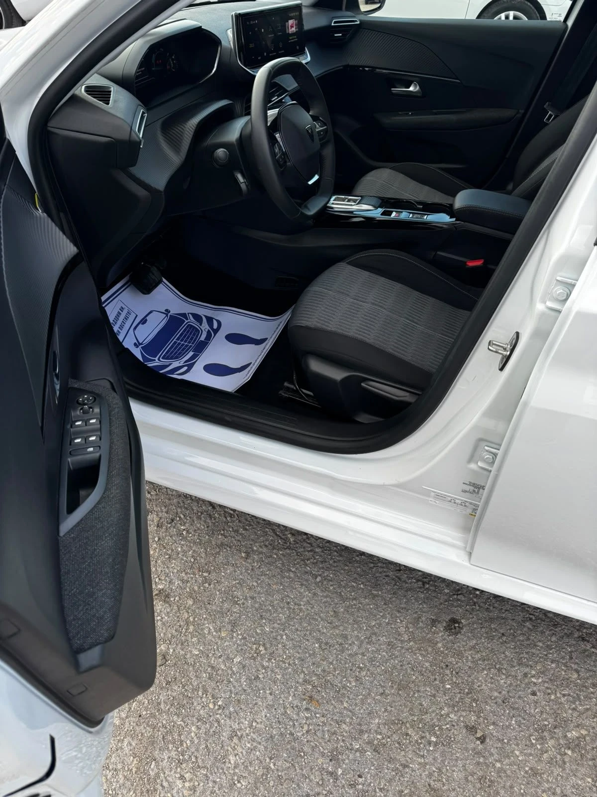Peugeot 208 E-208, FULL, 16000км, снимка 9 - Автомобили и джипове - 56218311