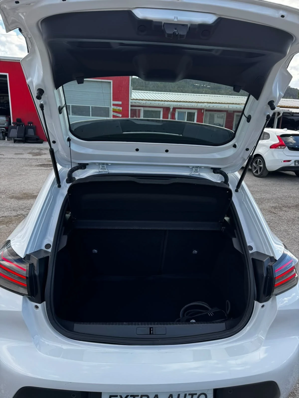 Peugeot 208 E-208, FULL, 16000км, снимка 4 - Автомобили и джипове - 56218311