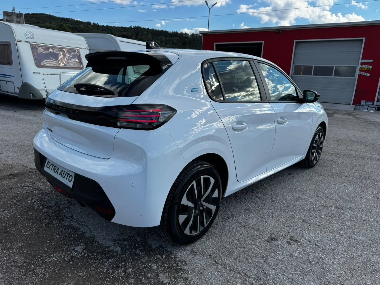 Peugeot 208 E-208, FULL, 16000км, снимка 5 - Автомобили и джипове - 56218311