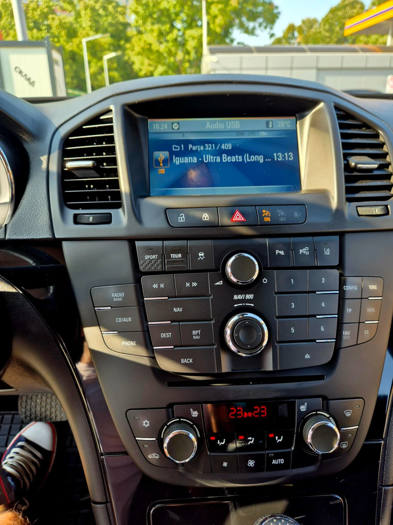 Opel Insignia, снимка 6 - Автомобили и джипове - 56624969