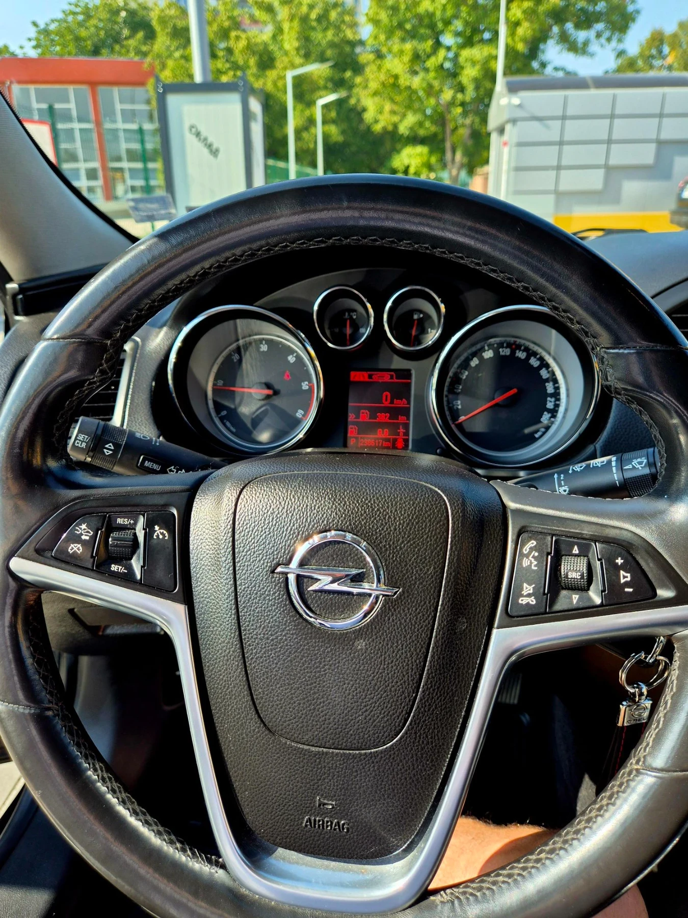 Opel Insignia, снимка 4 - Автомобили и джипове - 56624969