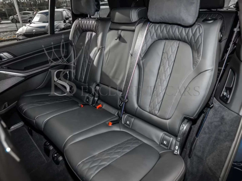 BMW X7 40D* XDRIVE* M-SPORT PRO* H/K* PANO* HUD* CARBON* , снимка 16 - Автомобили и джипове - 52398837