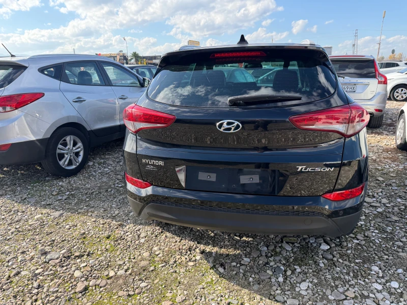 Hyundai Tucson 1.7 CRDI X POSIBLE, снимка 7 - Автомобили и джипове - 52500333