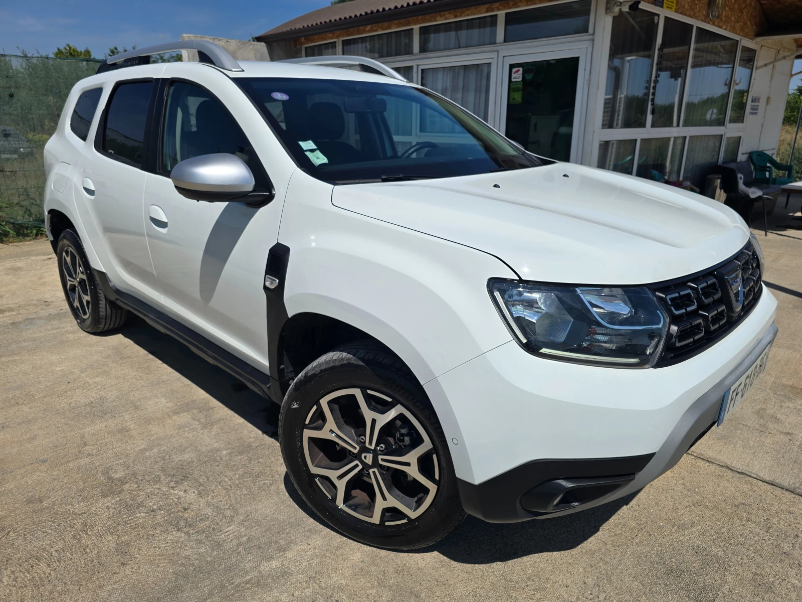 Dacia Duster 1.3* 131к.с.* 360  камери * 32000км. - изображение 4