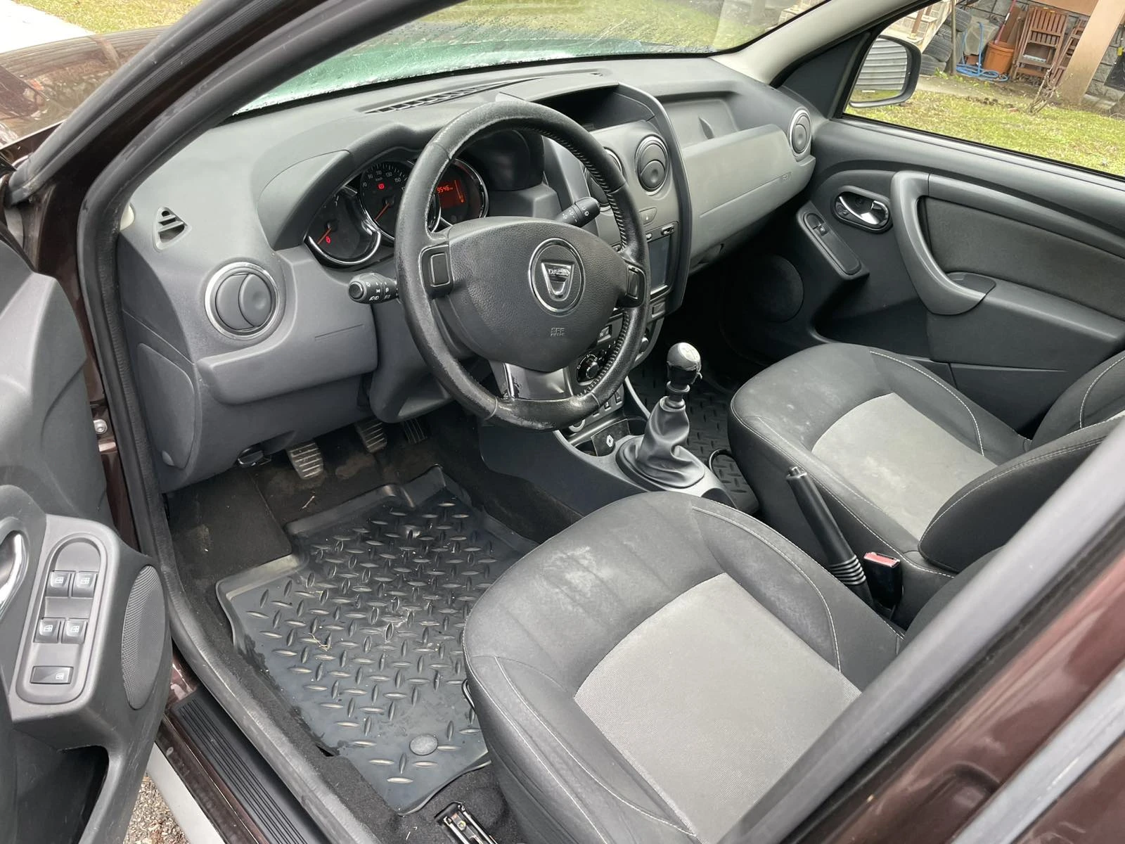 Dacia Duster, снимка 8 - Автомобили и джипове - 53799171