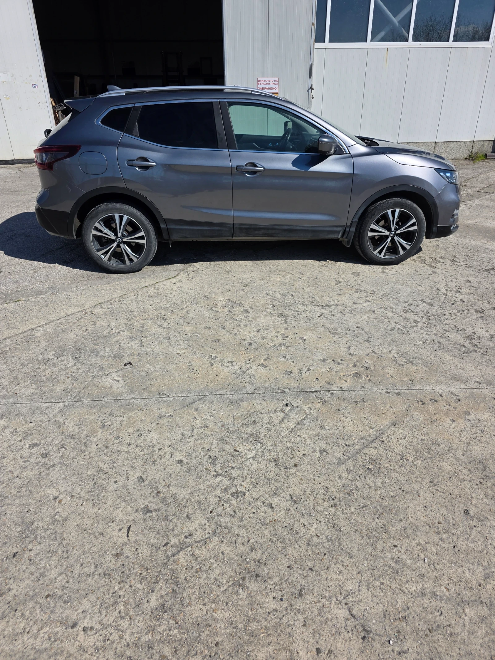 Nissan Qashqai, снимка 11 - Автомобили и джипове - 54547059