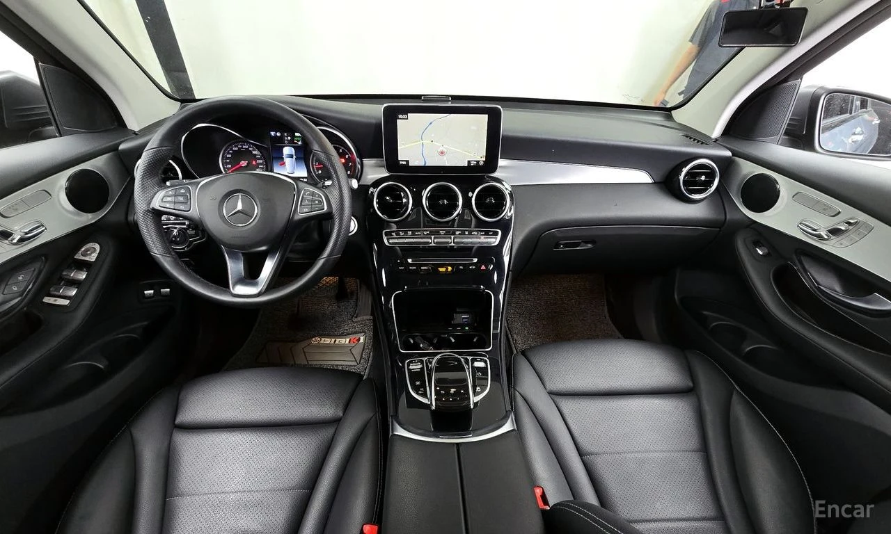 Mercedes-Benz GLC 350 HYBRID* 4MATIC* PREMIUM* 360 КАМЕРА* , снимка 3 - Автомобили и джипове - 54701071