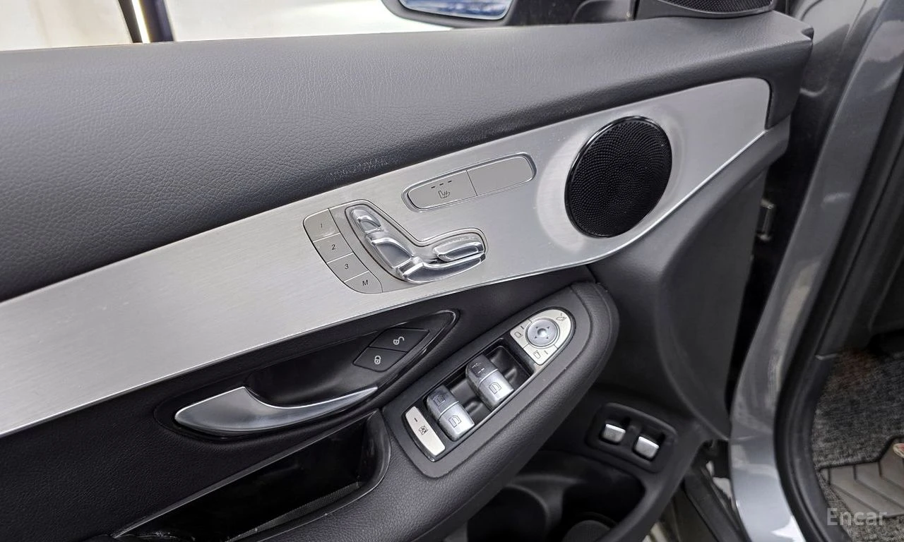 Mercedes-Benz GLC 350 HYBRID* 4MATIC* PREMIUM* 360 КАМЕРА* , снимка 7 - Автомобили и джипове - 54701071