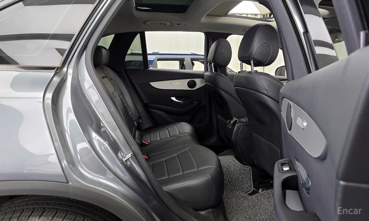 Mercedes-Benz GLC 350 HYBRID* 4MATIC* PREMIUM* 360 КАМЕРА* , снимка 9 - Автомобили и джипове - 54701071