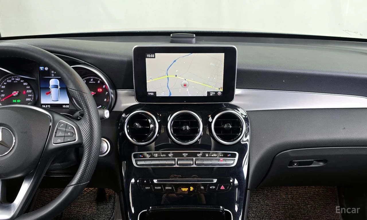 Mercedes-Benz GLC 350 HYBRID* 4MATIC* PREMIUM* 360 КАМЕРА* , снимка 4 - Автомобили и джипове - 54701071