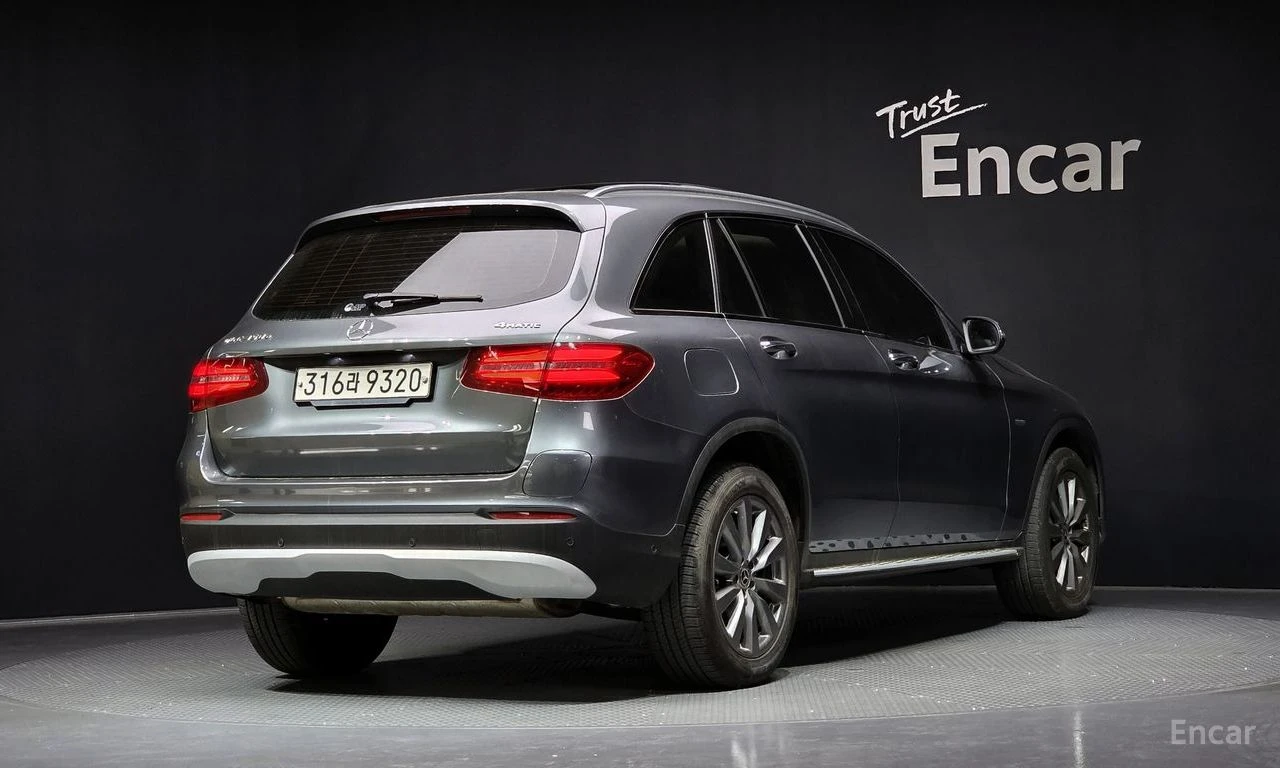 Mercedes-Benz GLC 350 HYBRID* 4MATIC* PREMIUM* 360 КАМЕРА* , снимка 2 - Автомобили и джипове - 54701071