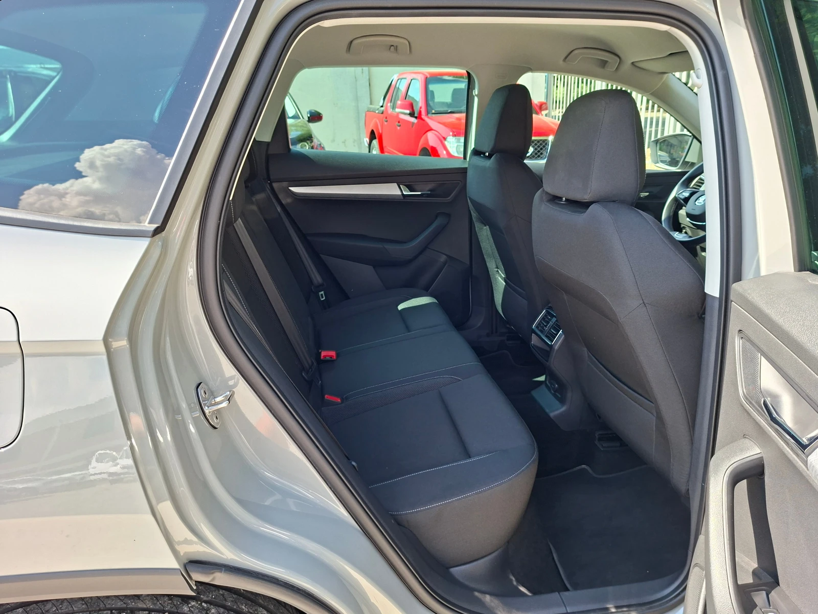 Skoda Karoq NARDO/LED/NAVI/KAMERA/CARPLAY, снимка 13 - Автомобили и джипове - 55146799