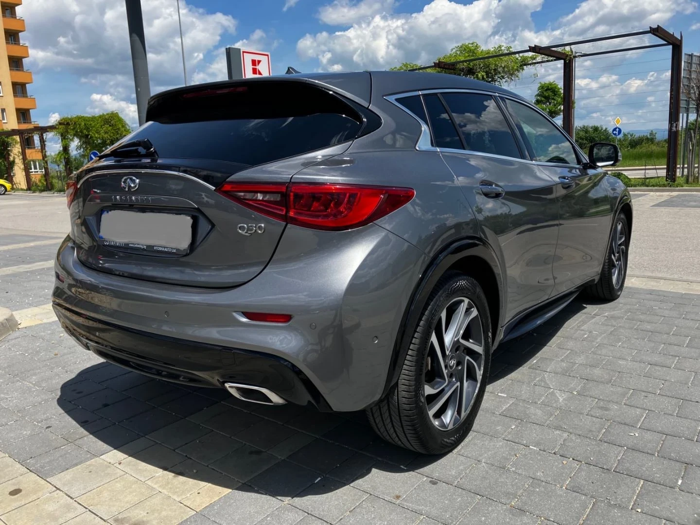 Infiniti Q30 Luxe Tech 1.5 d 109 PS, снимка 3 - Автомобили и джипове - 55825510